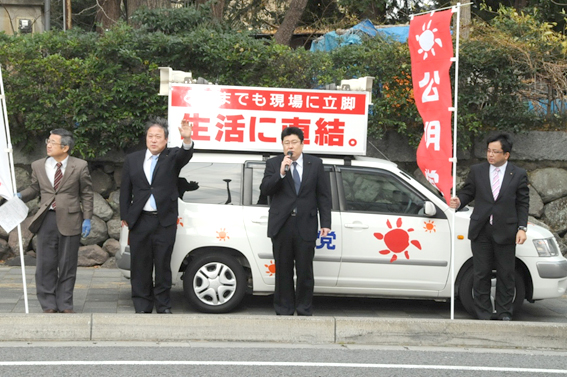 穴井別府市議と國宗大分市議と荒金別府市議ともに街頭演説をしました